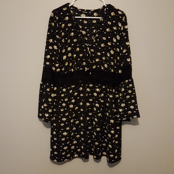 Boohoo Dresses & Skirts - Black floral and lace dress